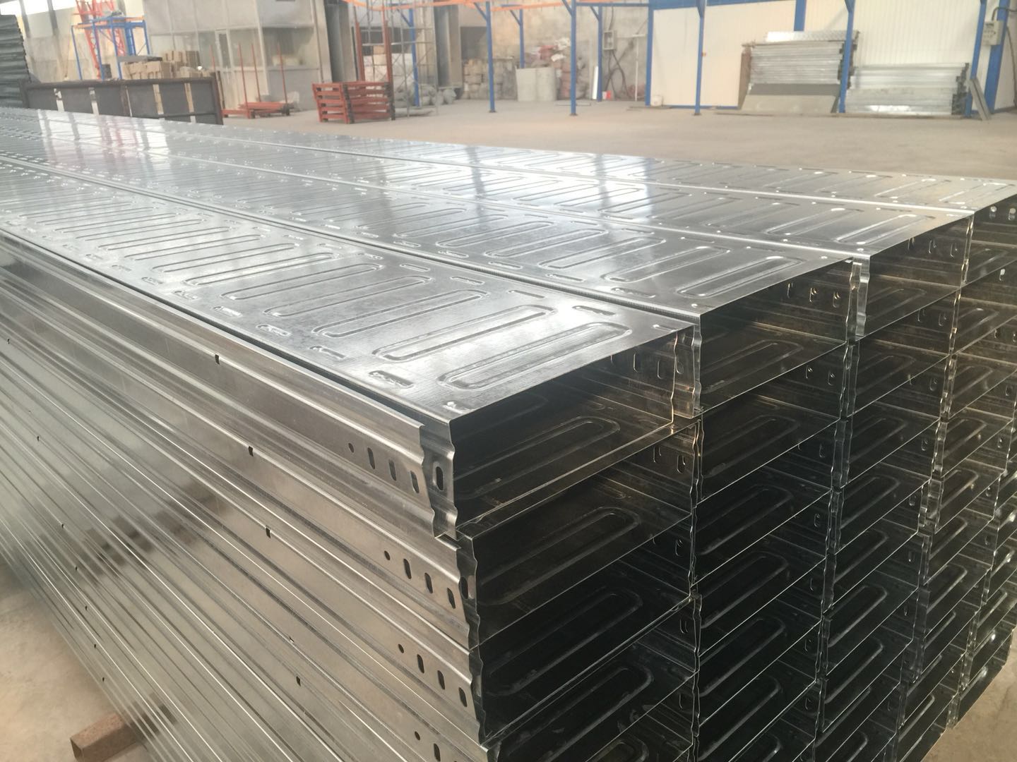 电缆桥架伸缩缝的处理方法