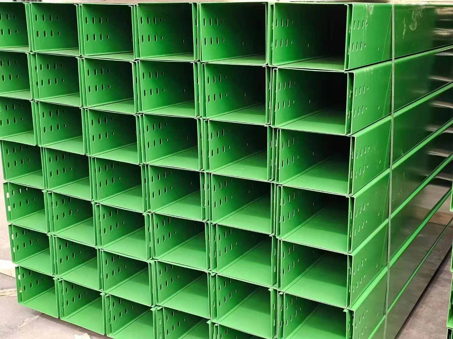 防火喷塑电缆桥架